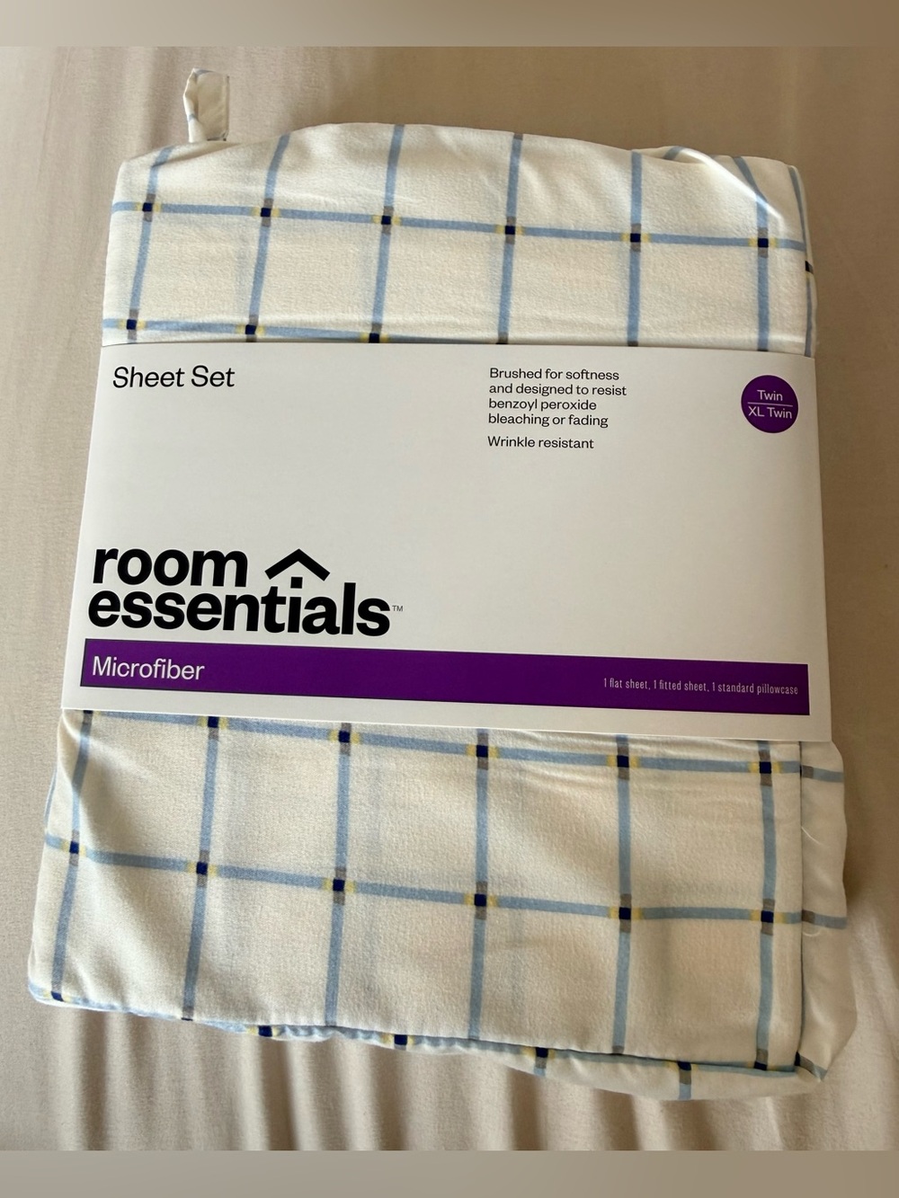 room essentials Twin/ Twin XL Microfiber Sheet Set in White with Blue Plaid